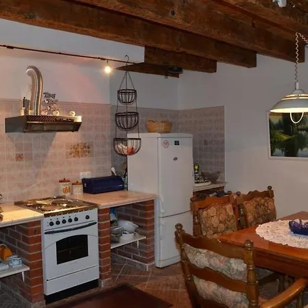 Tatil Evi Altes Steinhaus Novi Vinodolski